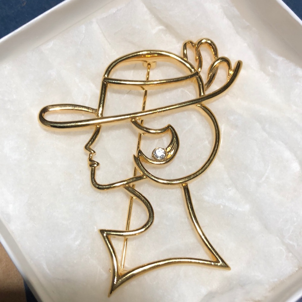 Lady with hat pin